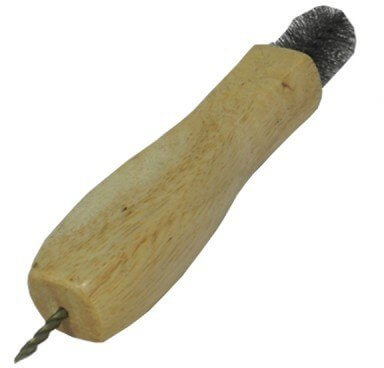 Brosse à goujons métalliques